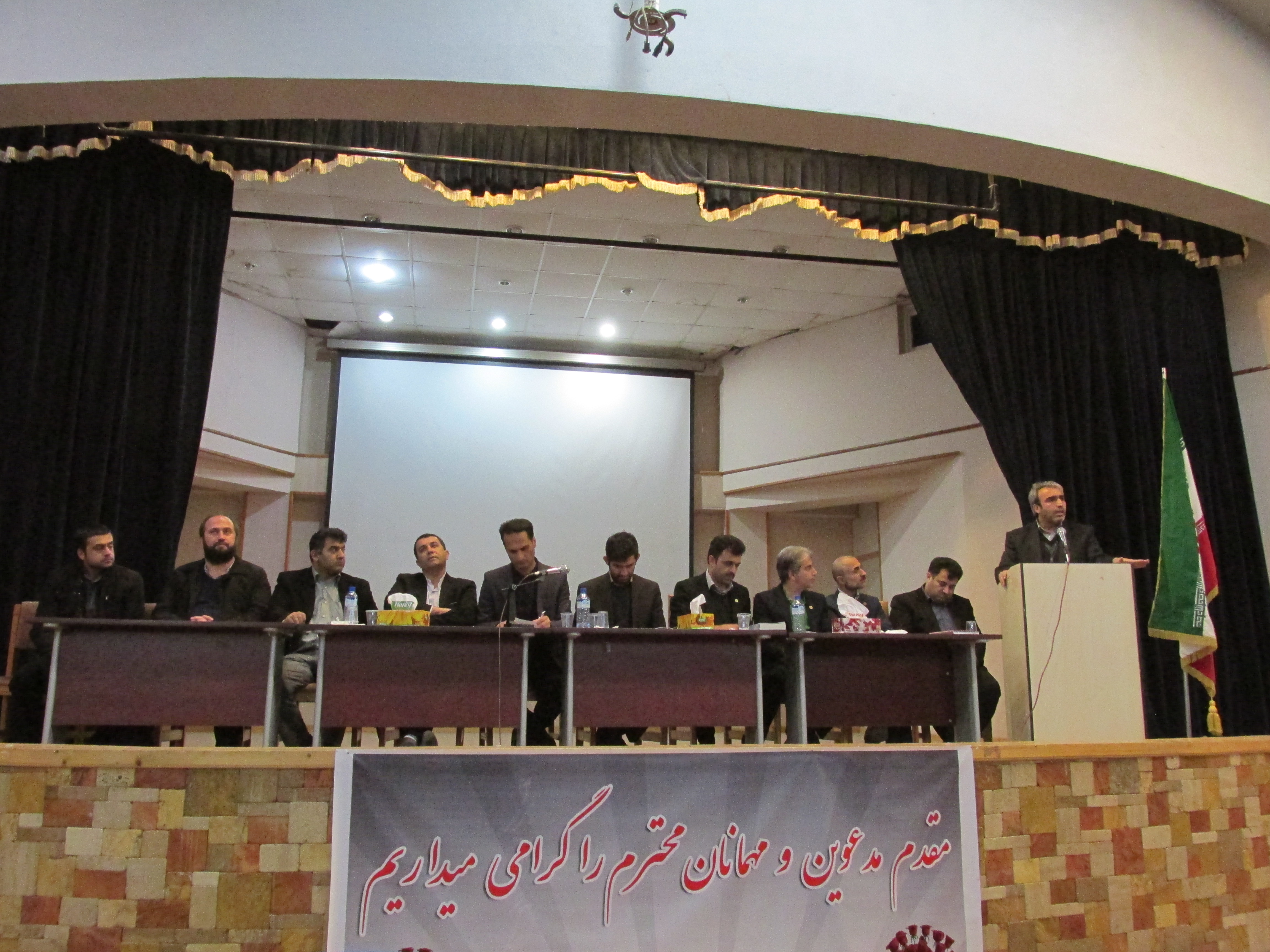 جلسه مشترك بنياد مسكن و سازمان نظام فني كارداني مازندران در نوشهر برگزار شد
