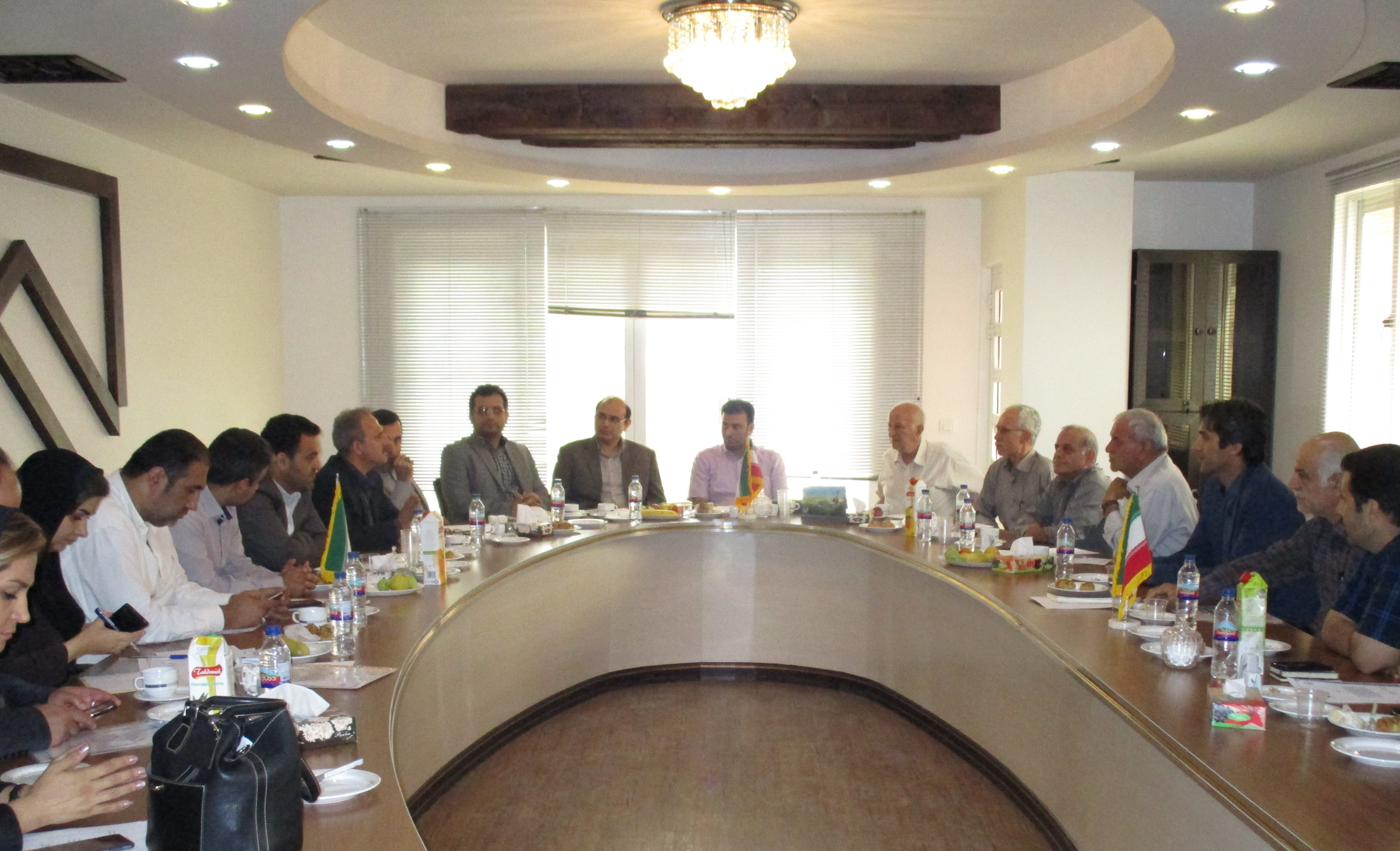 جلسه مشترک کارگروه بازرسی برق و نمایندگان شهرداران در محل دفتر نمایندگی آمل برگزار شد